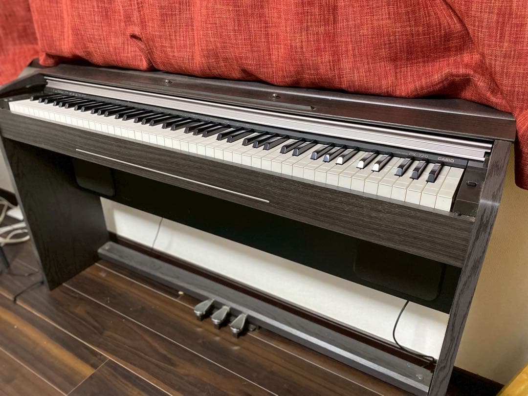 カシオの電子ピアノ　Privia PX-720