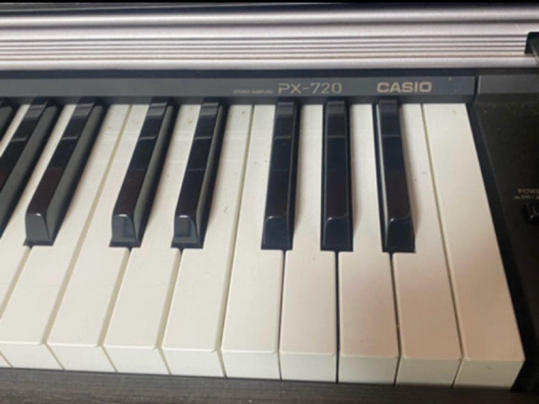 カシオの電子ピアノ　Privia PX-720