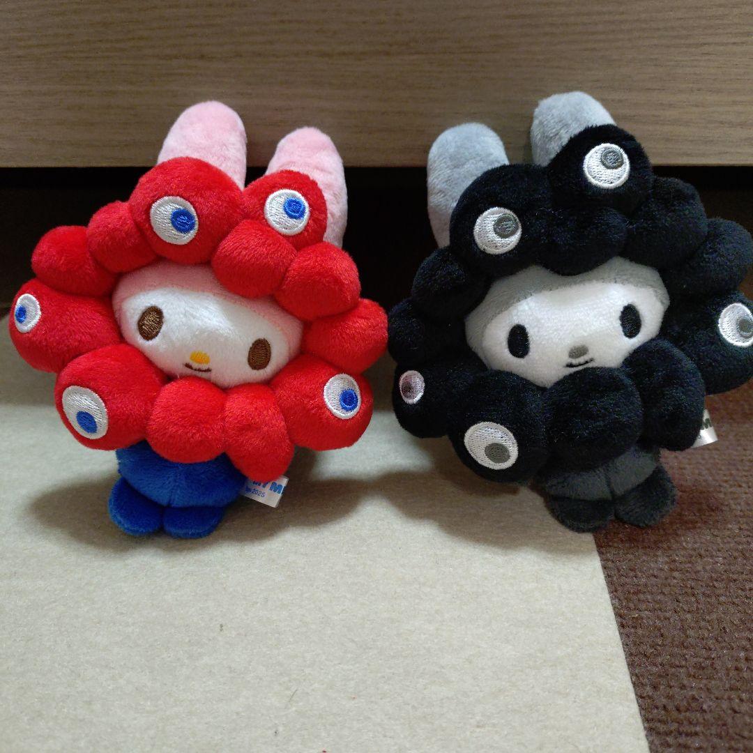 【新品お顔厳選】サンリオミャクミャクマイメロ　ノーマル、ブラックカラビナ