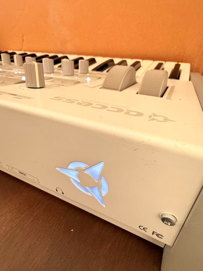 access Virus TI Polar　元箱あり　美品