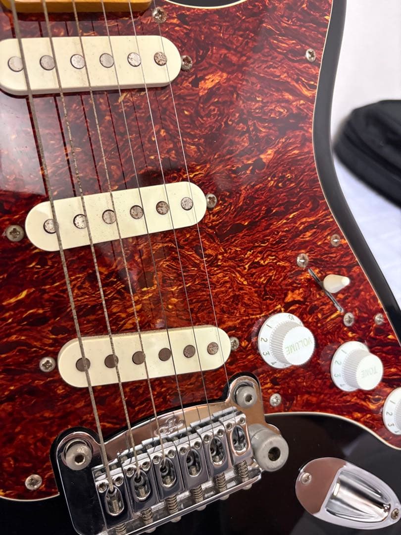 G&L Legacy Tribute Series ブラック&メープル