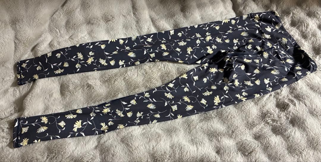 極美　emmi×aya エミヨガ×アヤ　コラボ　ヨガウェア　スミグレー　サイズ０