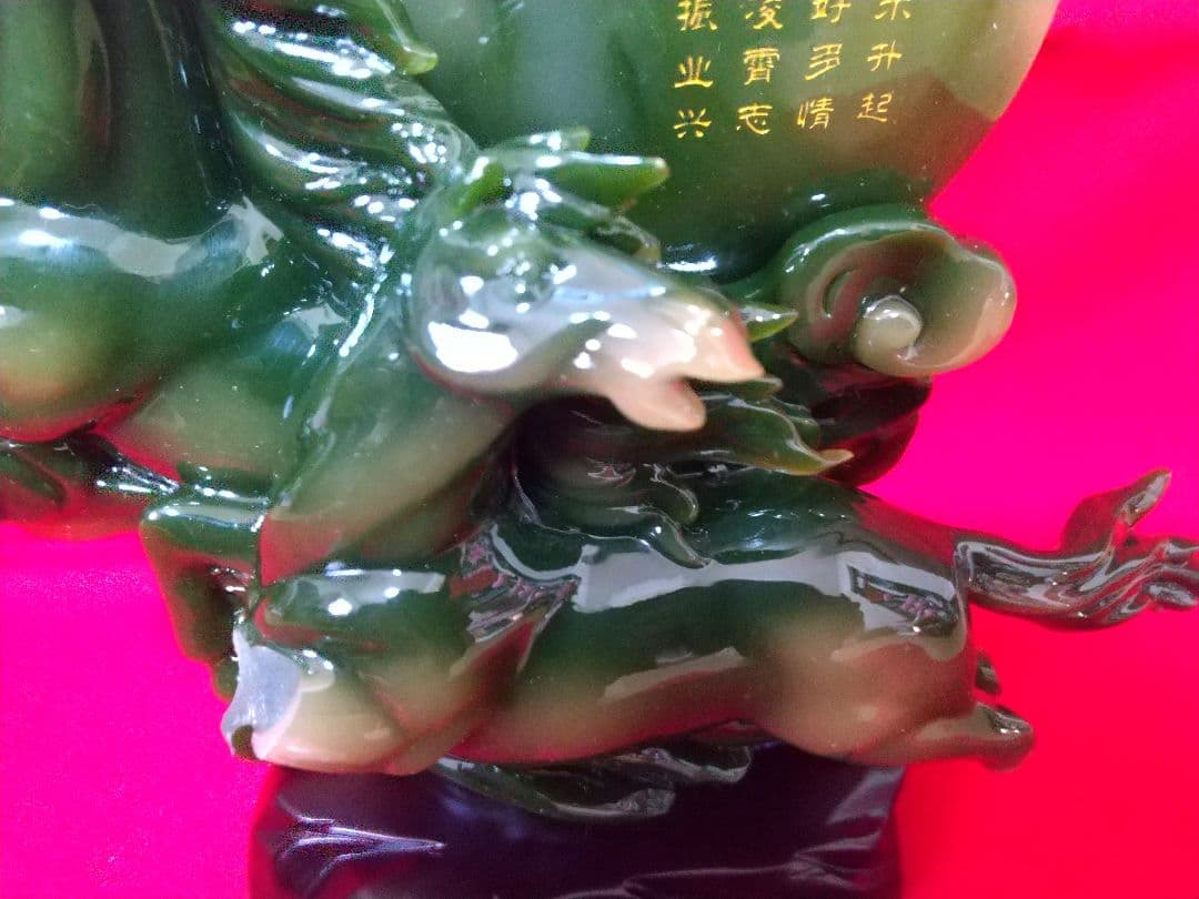 美しい馬の置物　翡翠っぽい　彫刻品　骨董品　美術品　芸術品
