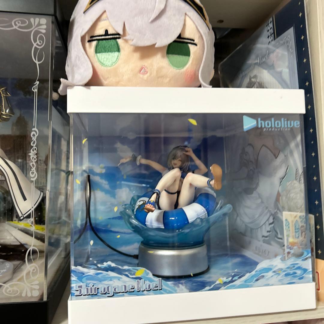 白銀ノエル　フィギアセット　照明付きケース付き　箱有り　おまけ付き