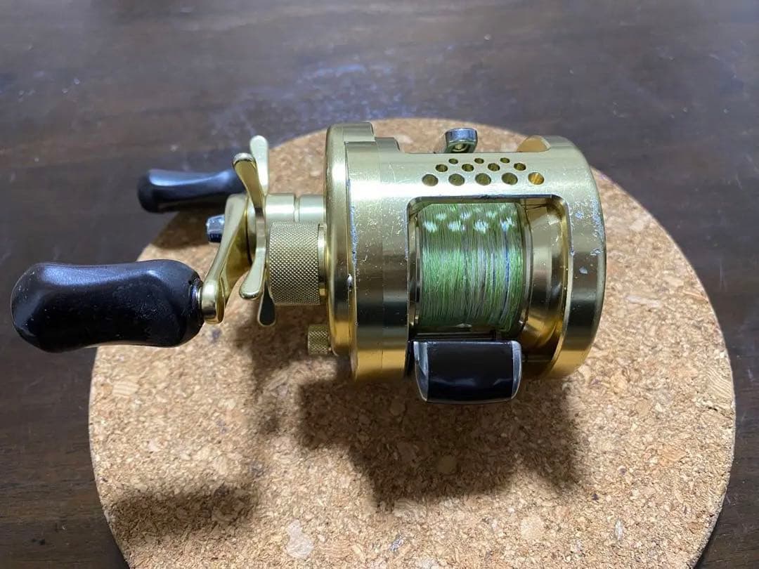 シマノ　カルカッタコンクエスト201 左巻き