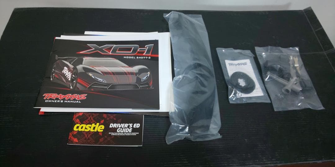 トラクサス 1/7 ラジコンカー X0-1 箱付き開封済み未走行