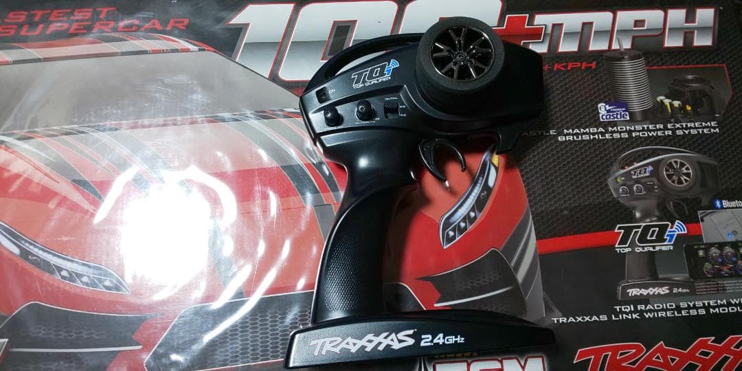 トラクサス 1/7 ラジコンカー X0-1 箱付き開封済み未走行