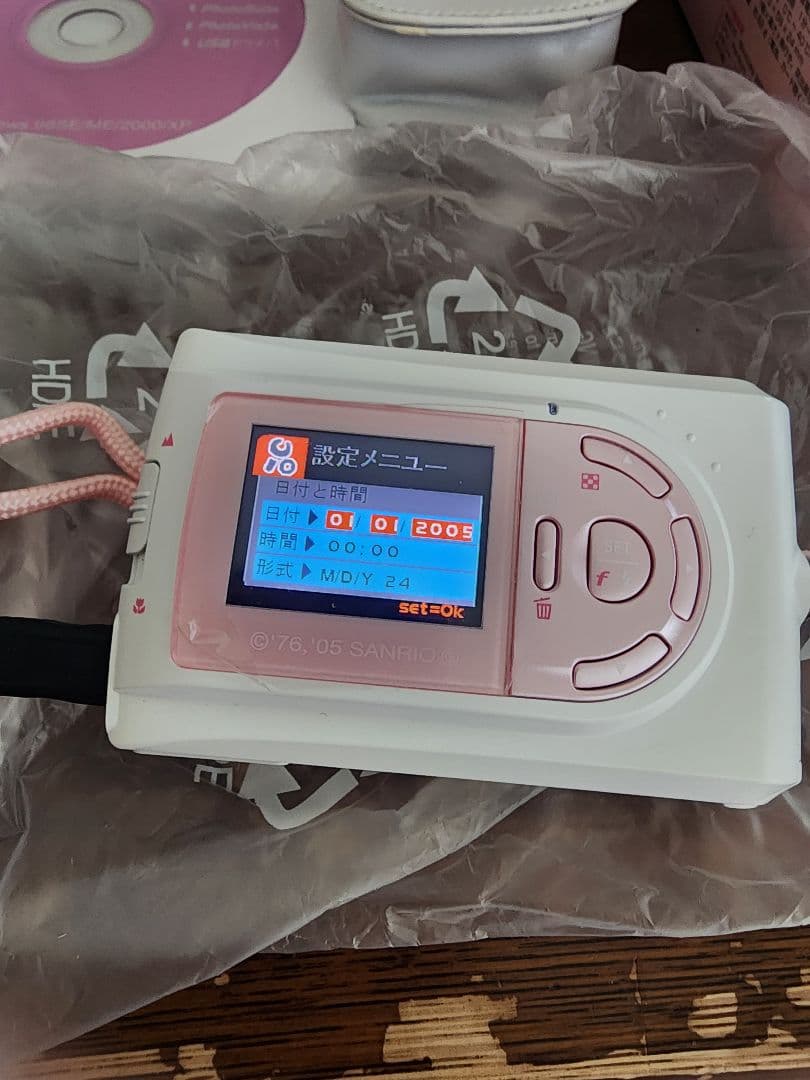 サンリオ キティ AVOX デジカメ 未使用品 SDカード対応