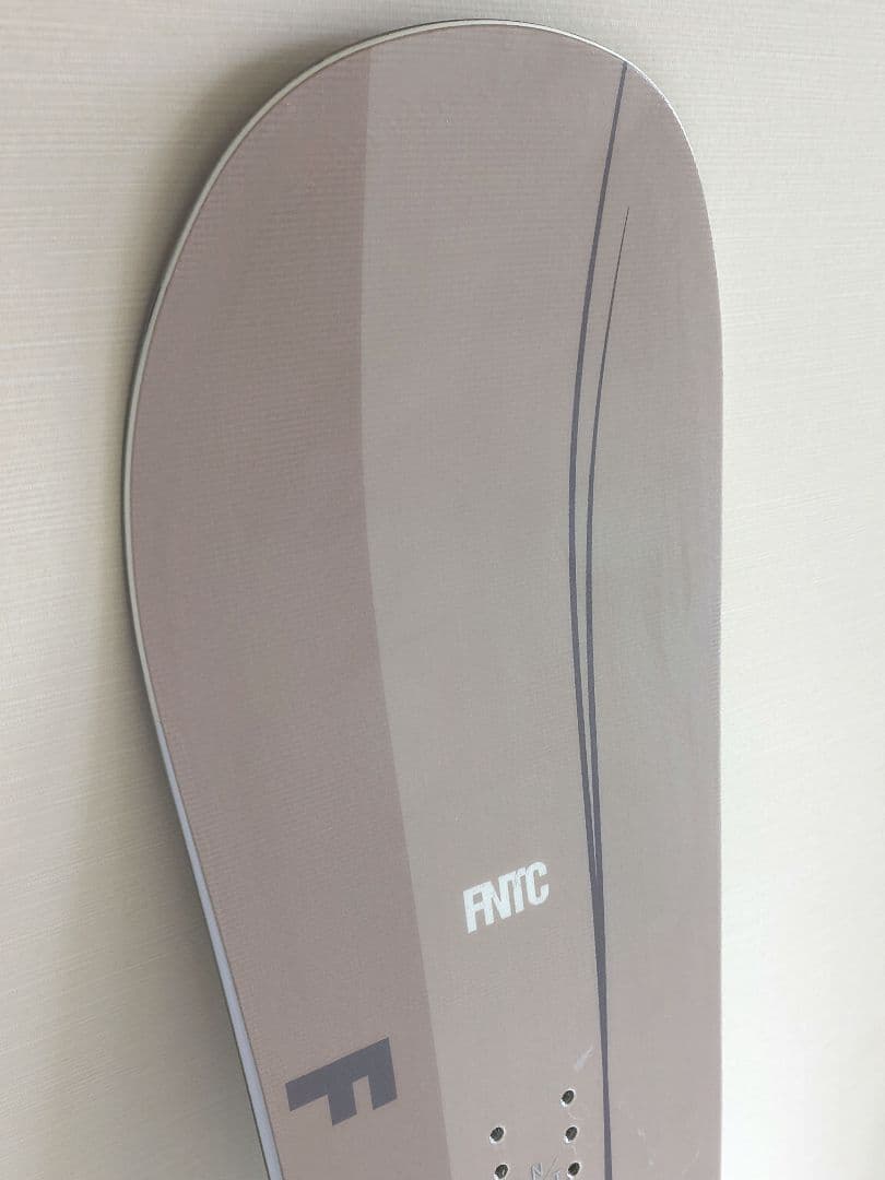 FNTC TNT R 24-25 143cm ベージュ　グラトリ　スノボ