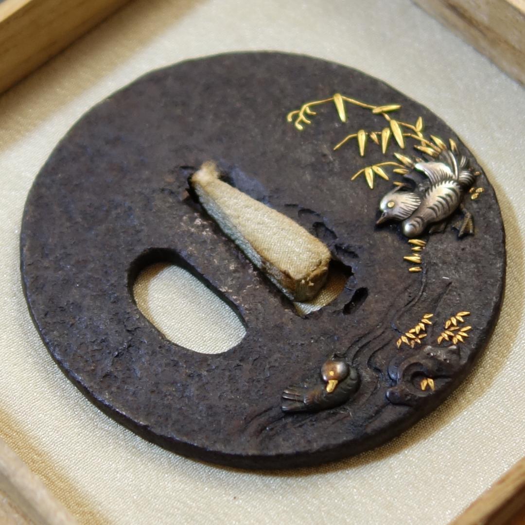 【金銀銅象嵌 鴛鴦図鍔】(鍔箱付き) 鍔 鐔 鉄地 刀装具 日本刀 武具 骨董