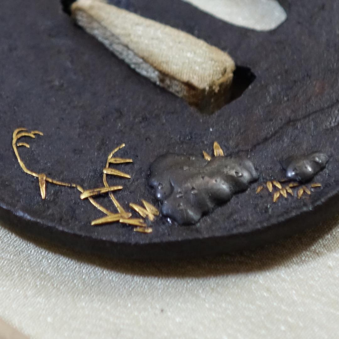 【金銀銅象嵌 鴛鴦図鍔】(鍔箱付き) 鍔 鐔 鉄地 刀装具 日本刀 武具 骨董