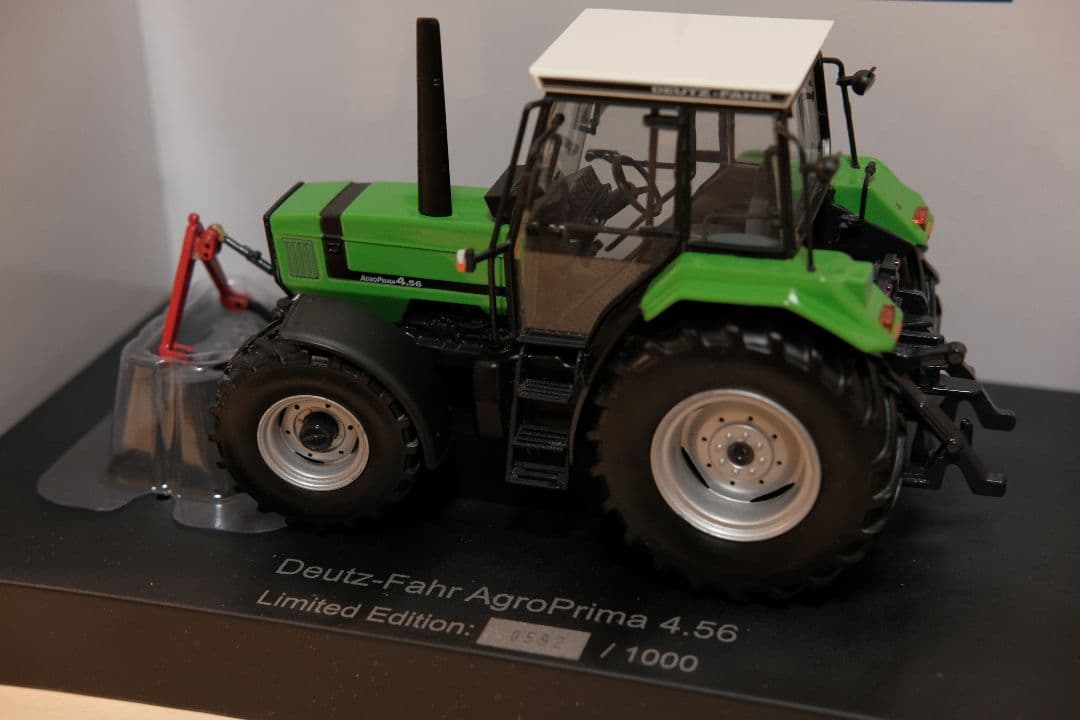 Deutz-Farh トラクターミニチュア1/32 限定1000台