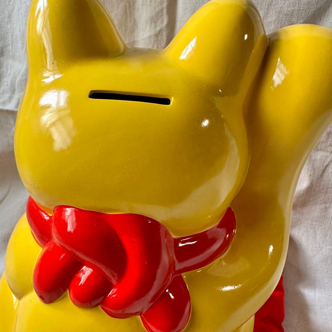 招き猫 右手あげ 黄色 10号 赤座布団