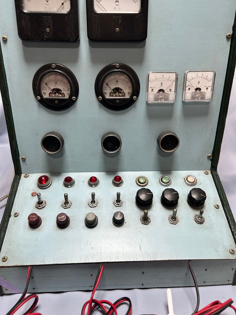 定電圧電源装置　3回路　【ジャンク】　レトロ