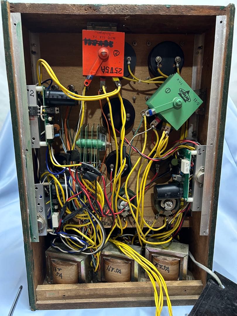 定電圧電源装置　3回路　【ジャンク】　レトロ