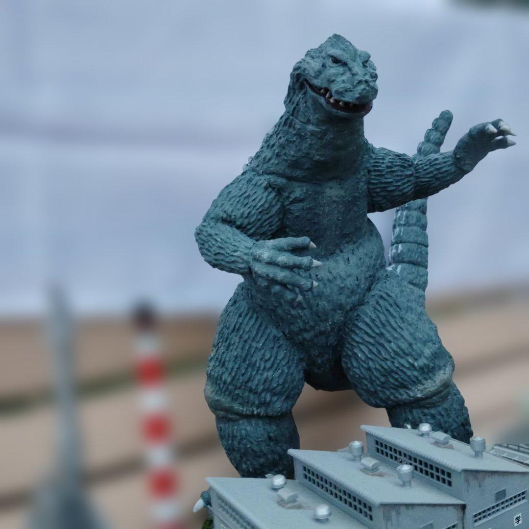 イノウエアーツＮATOキンゴジ。組み立て塗装済。ジオラマ付き！