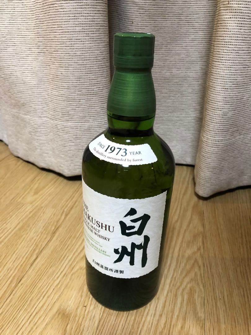 サントリー　白州シングルモルトウイスキー、700ml、アルコール度数43%。