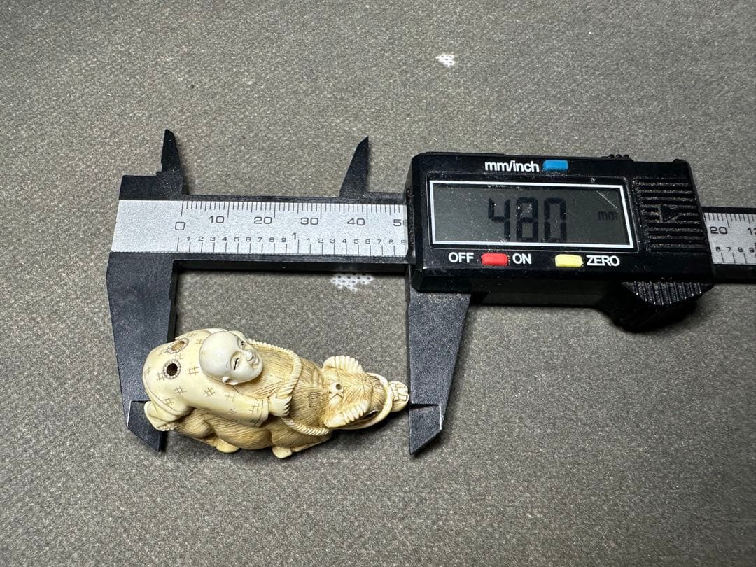 極上　根付　天然素材　アンティーク　骨董　飾り物　古美術　置物　細密細工　彫刻