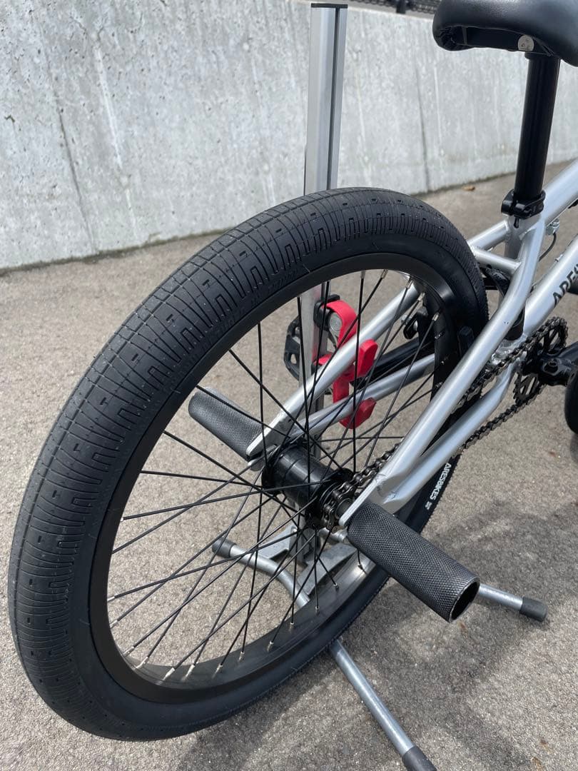 送料込み　ARES BIKES 20インチ BMXバイク