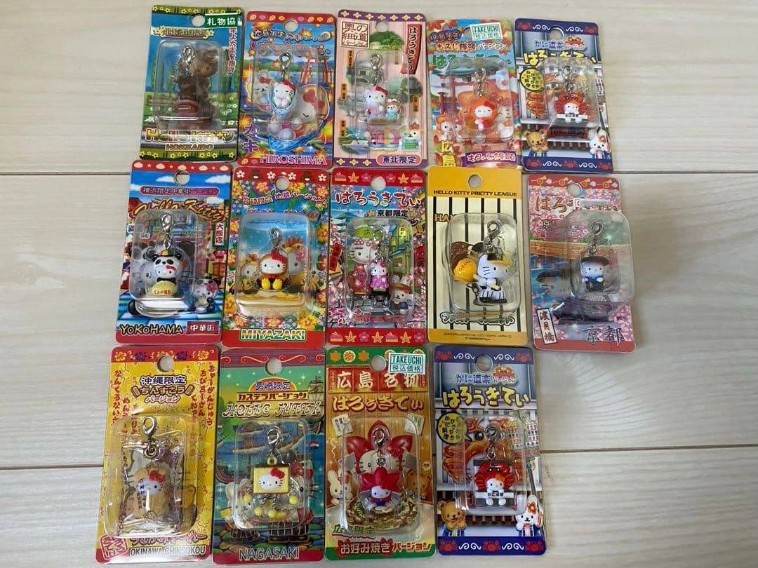 ご当地キティ　64個セット売り　根付け　キーホルダー　ハローキティ