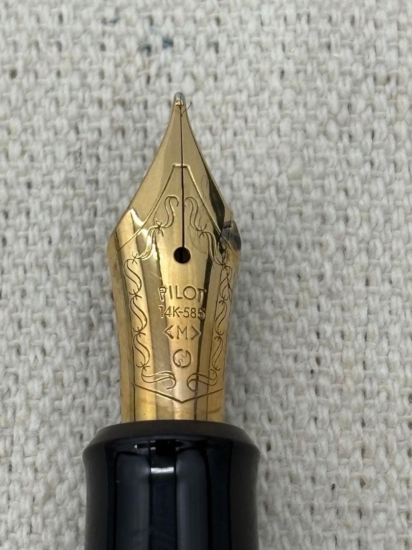 PILOT パイロット65周年記念万年筆 14K ペン先 ブラック×ゴールド