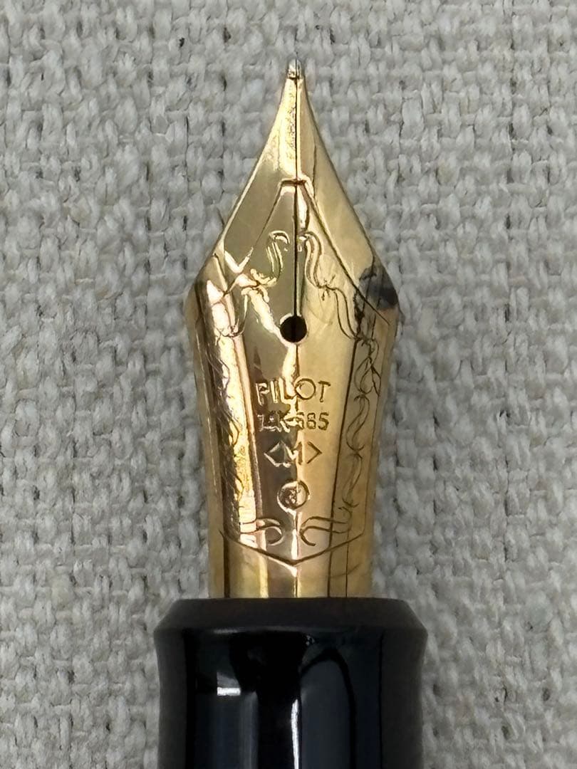 PILOT パイロット65周年記念万年筆 14K ペン先 ブラック×ゴールド