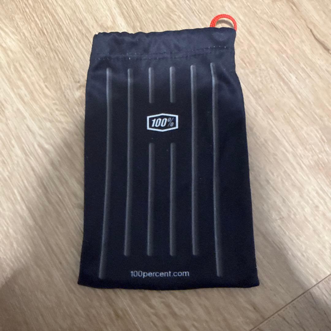 100% スポーツサングラス 紫/青