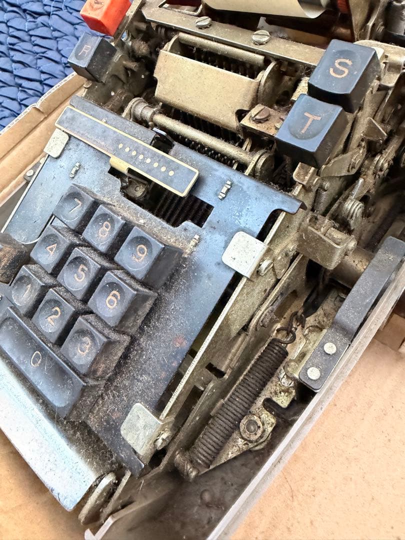 アンティーク計算機付きタイプライター