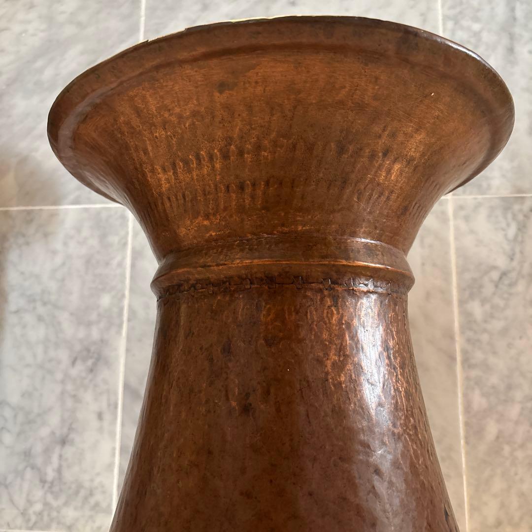 インドネシア　アンティーク　古道具とても雰囲気がある銅製の鉢受け、フラワーベース