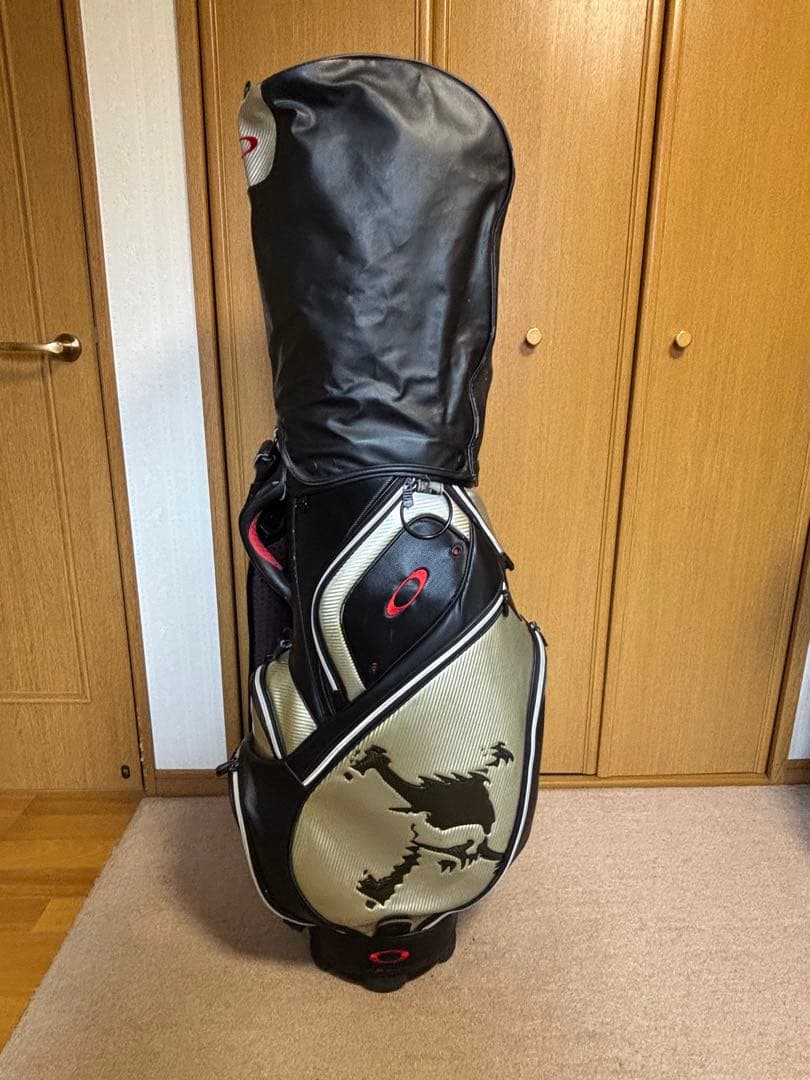 オークリー OAKLEY　キャディバッグ９.5型（ブラック/シルバー/レッド）