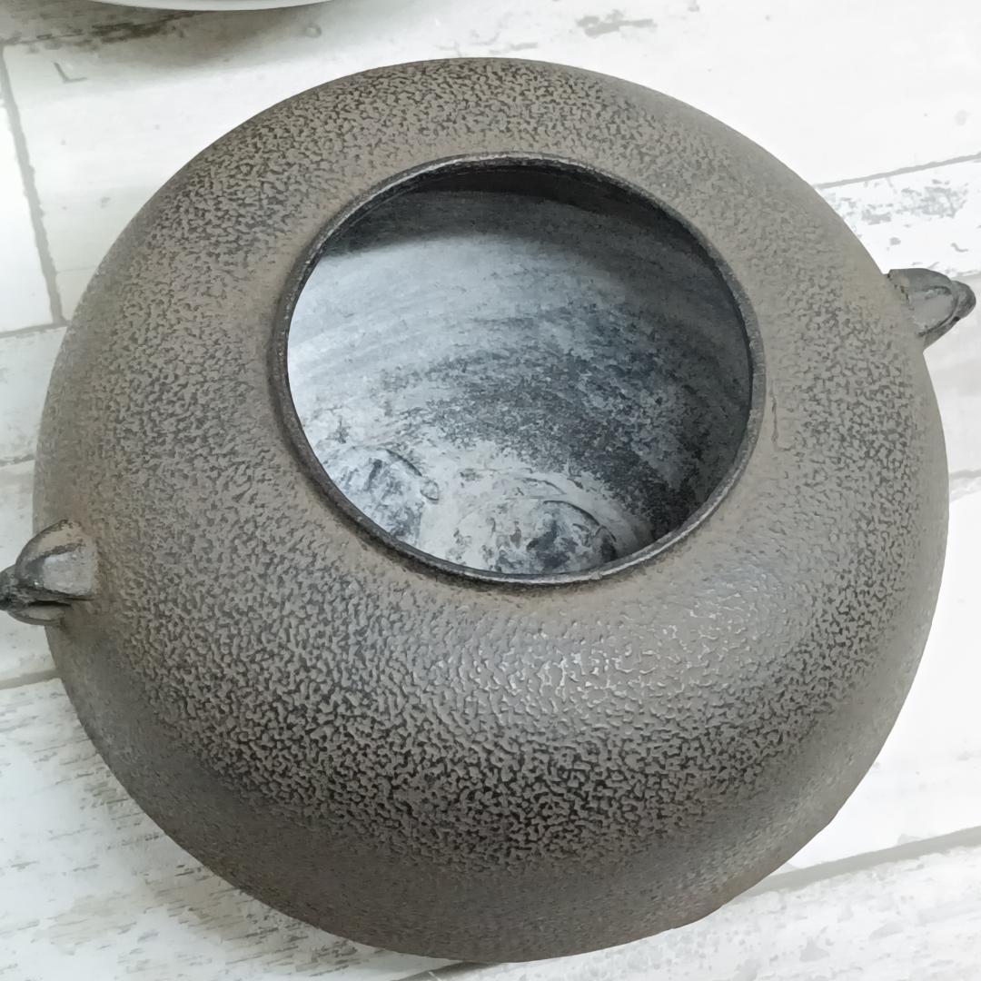 K113 茶道具 釜師 畠春斎 造 唐銅 鬼面風炉釜 茶釜 共箱 蓋物 三足