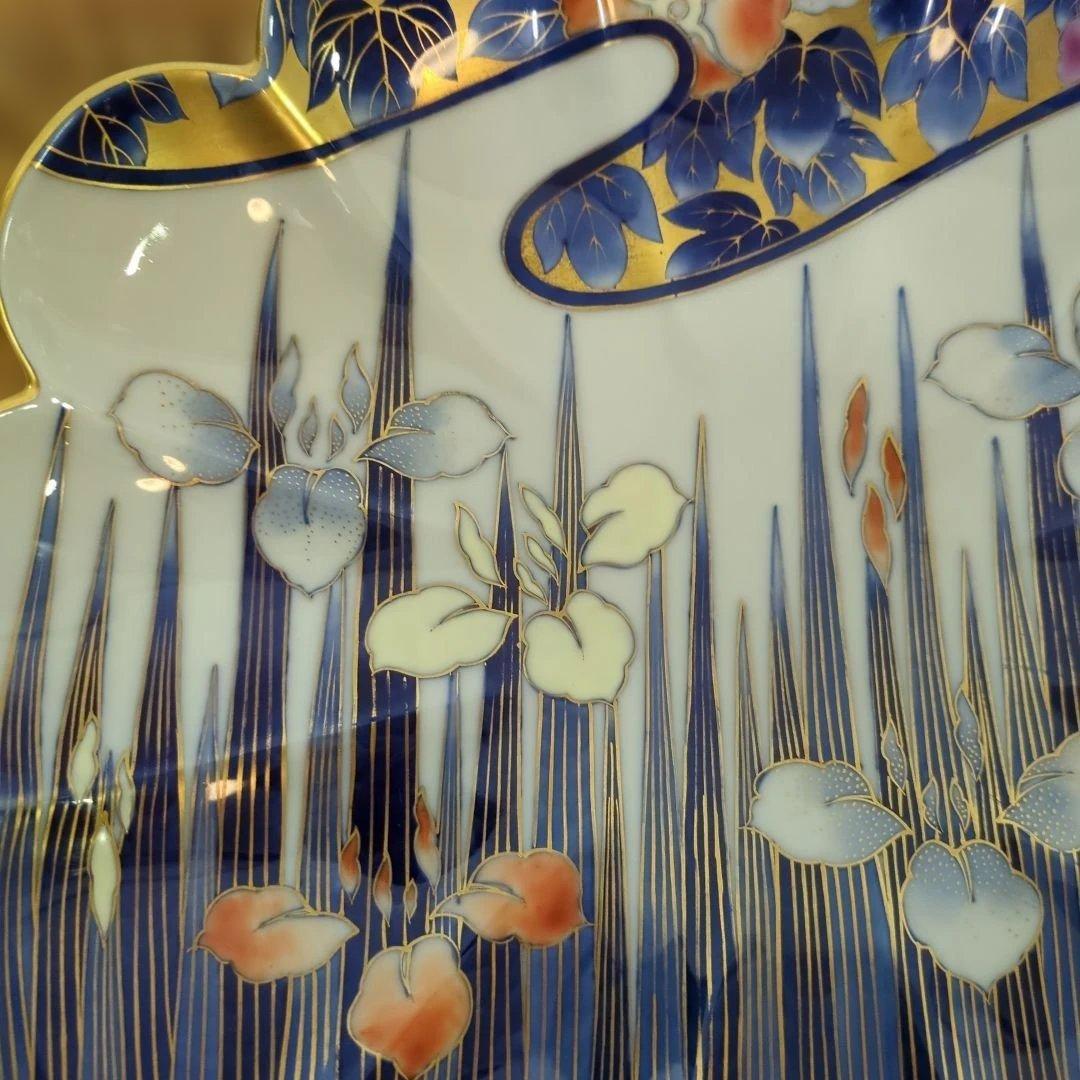 PEACE　深川製磁　あやめと朝顔　菊型飾皿　(裏側に傷あり）