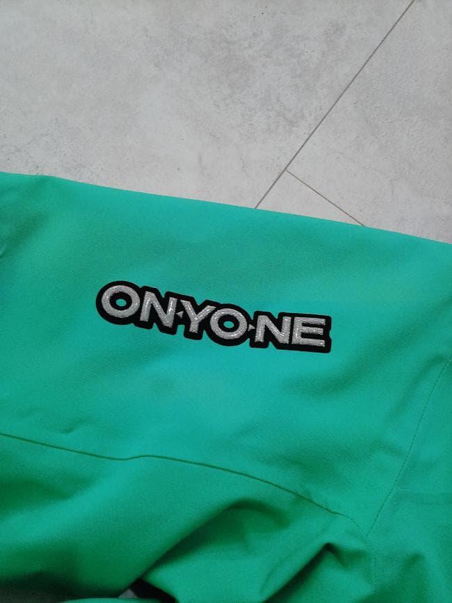 美品 オンヨネ Hyglater 4wayストレッチ スキーウエア 上下セット