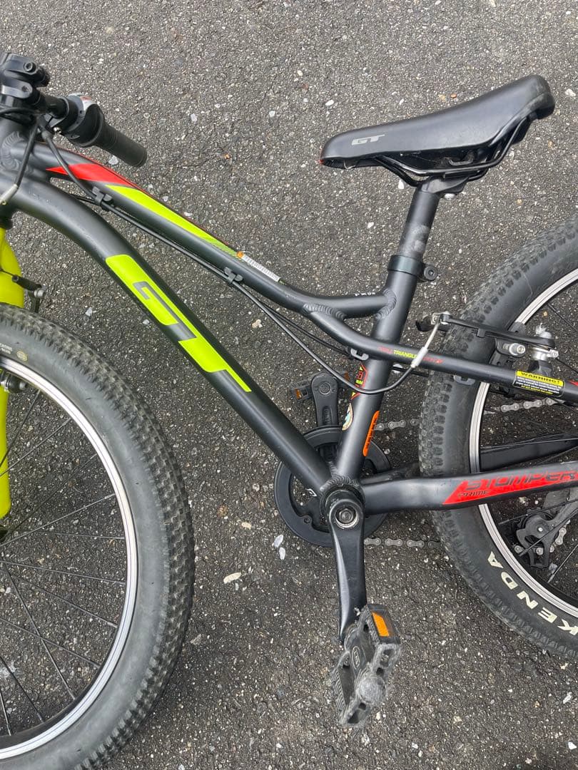 GT Stomper マウンテンバイク 黒/黄　キッズ 20インチ