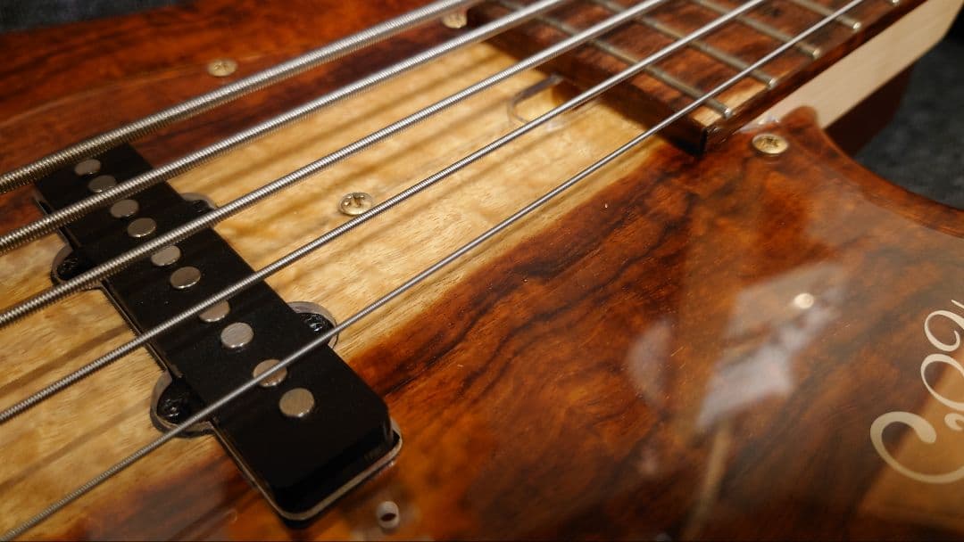 momose　custom 5弦ベース