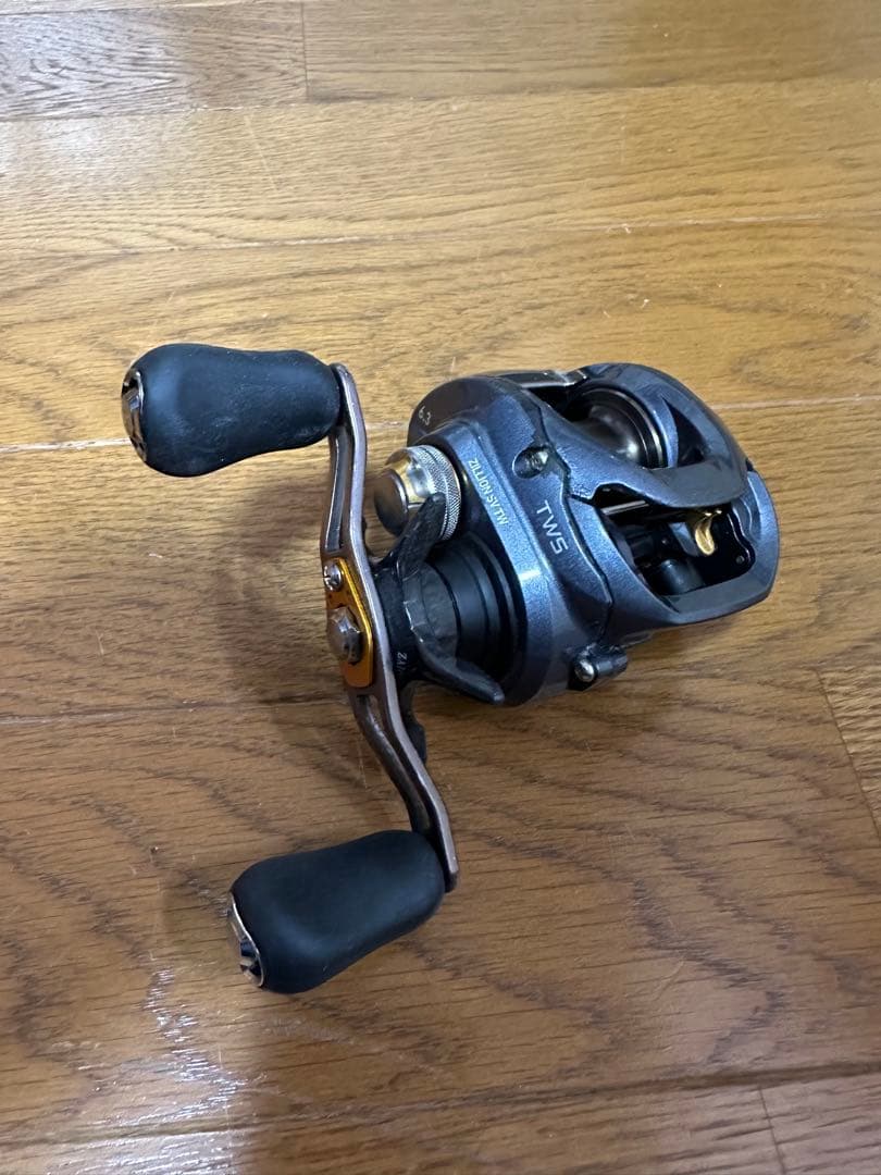 ダイワZILLION SV TW ベイトリール　右巻き　6.3
