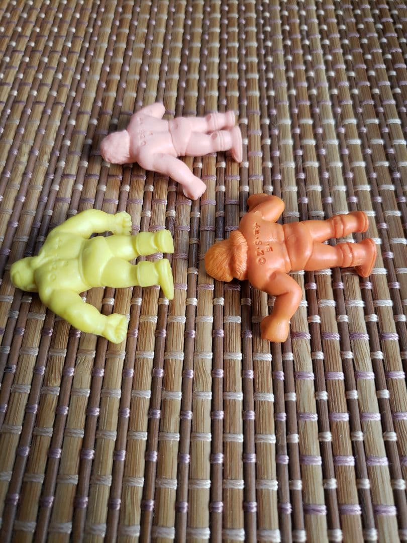 プロレスラー消しゴム　肌色　ペールオレンジ　黄色　橙　キン消し