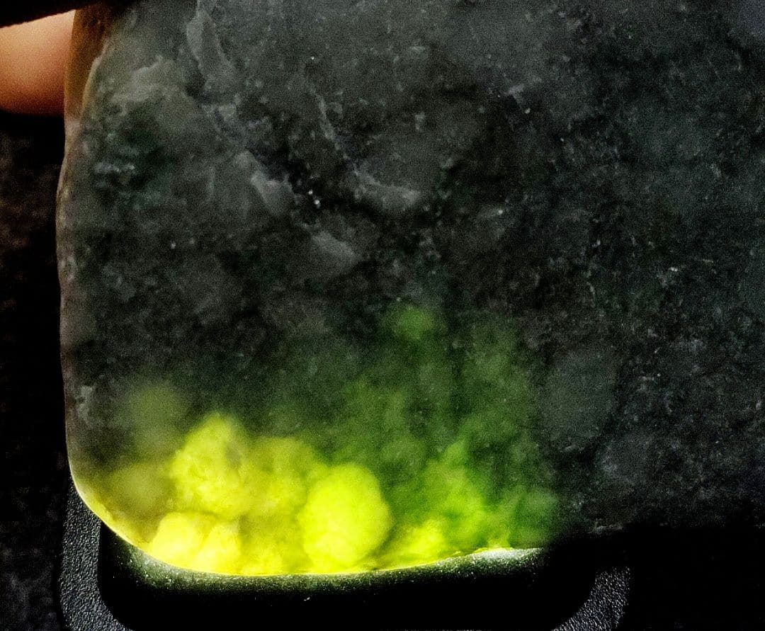 ★翡翠原石★糸魚川硬玉【小滝・川ズレ・ミロナイト翡翠】