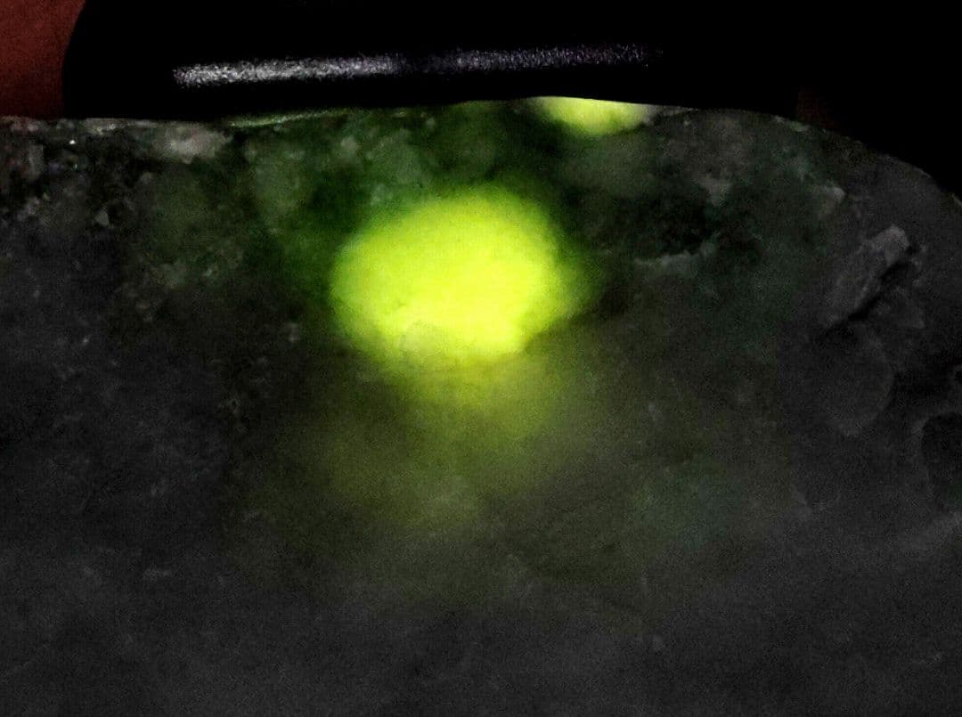 ★翡翠原石★糸魚川硬玉【小滝・川ズレ・ミロナイト翡翠】