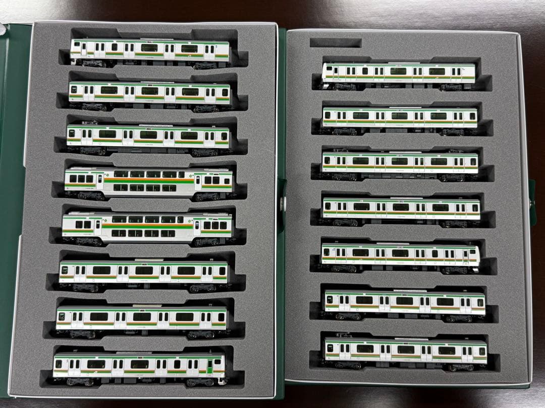 E231系1000番台10両＋E233系3000番台付属編成5両
