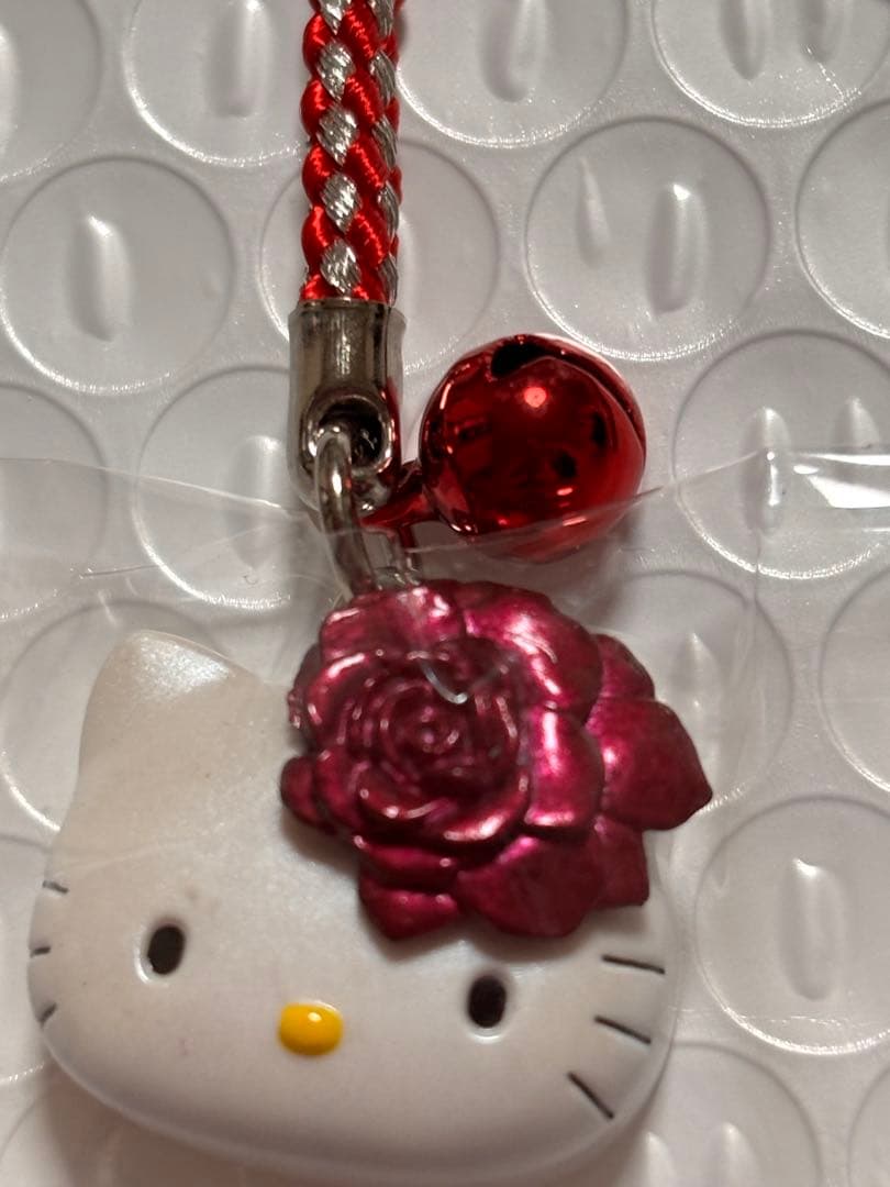 レア❣️未使用未開封❗️ハローキティストラップ2006 コサージュ