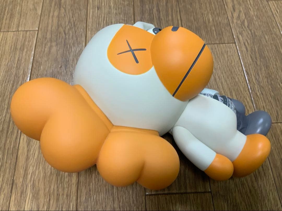 Original Fake×KAWS MILO 人体模型フィギュア ホワイト