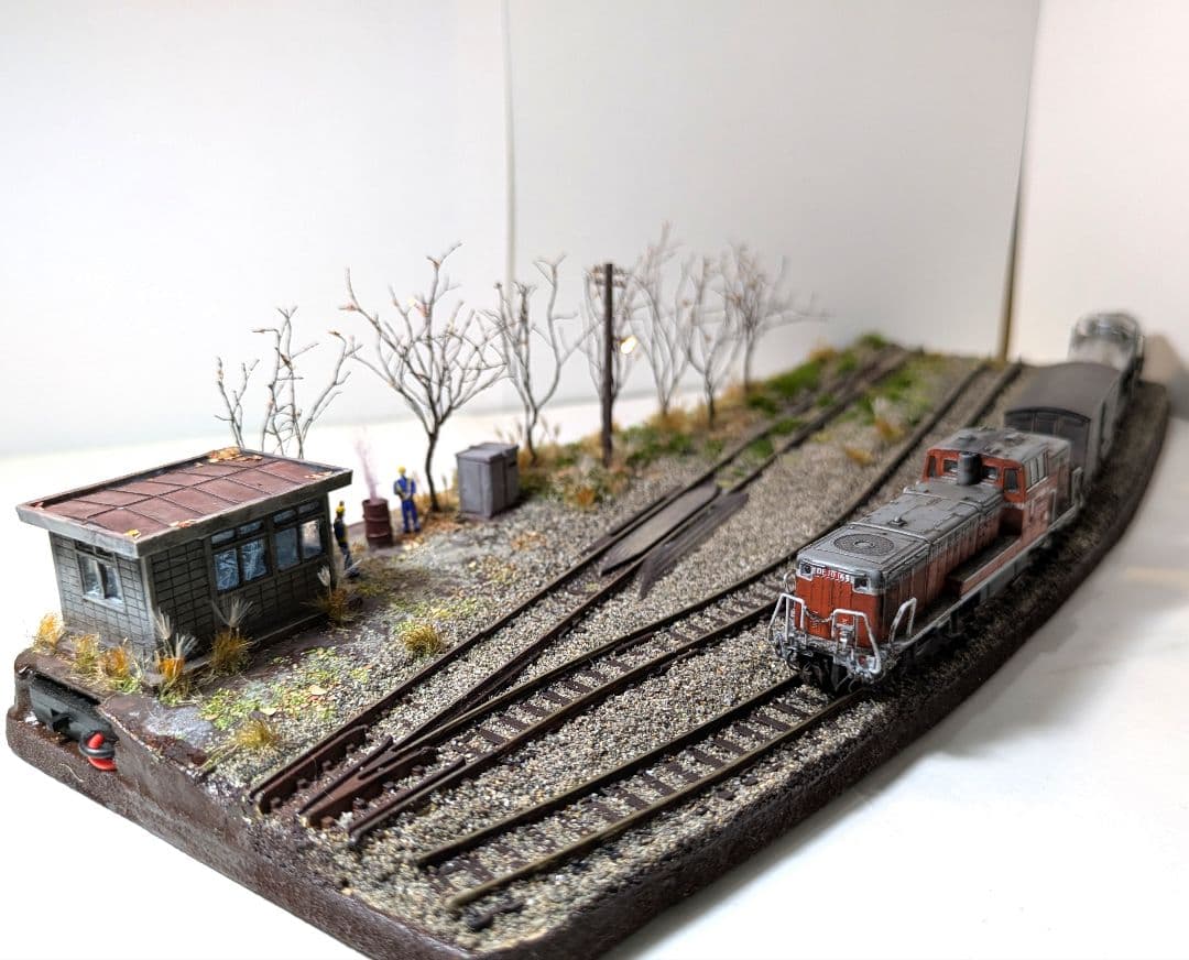か*さ様 Nゲージ・ジオラマ展示台【昭和の秋、貨車留置線】※DE10、貨車付き