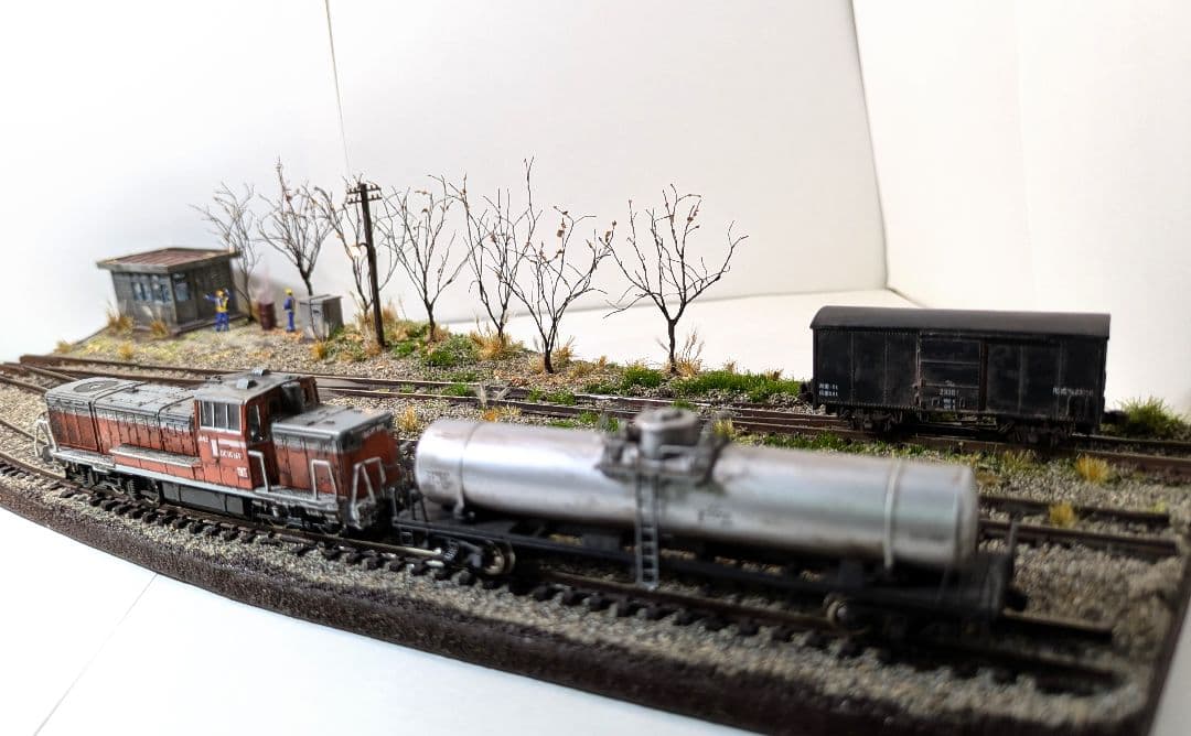 か*さ様 Nゲージ・ジオラマ展示台【昭和の秋、貨車留置線】※DE10、貨車付き