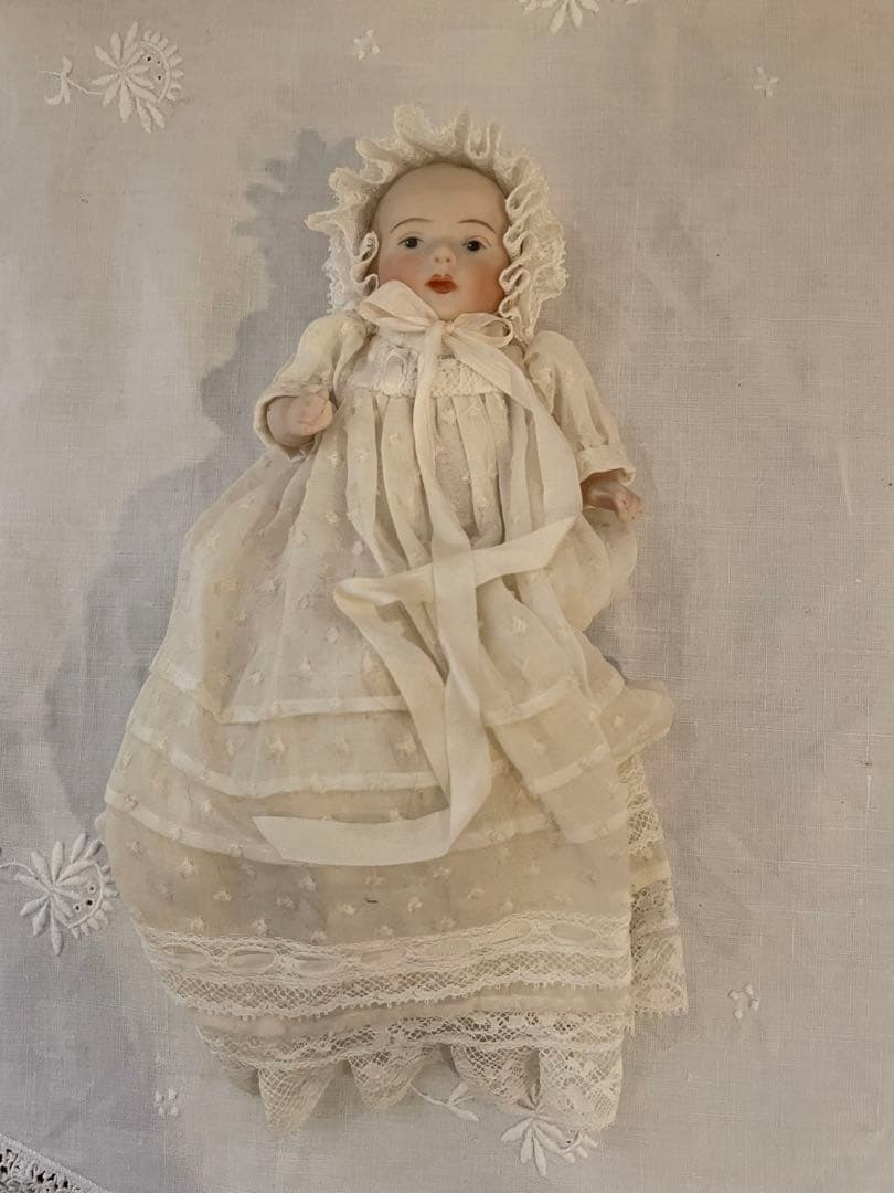 ビスクドール⑬ ベビー ベッド ミニョネット 赤ちゃん ヴィンテージ