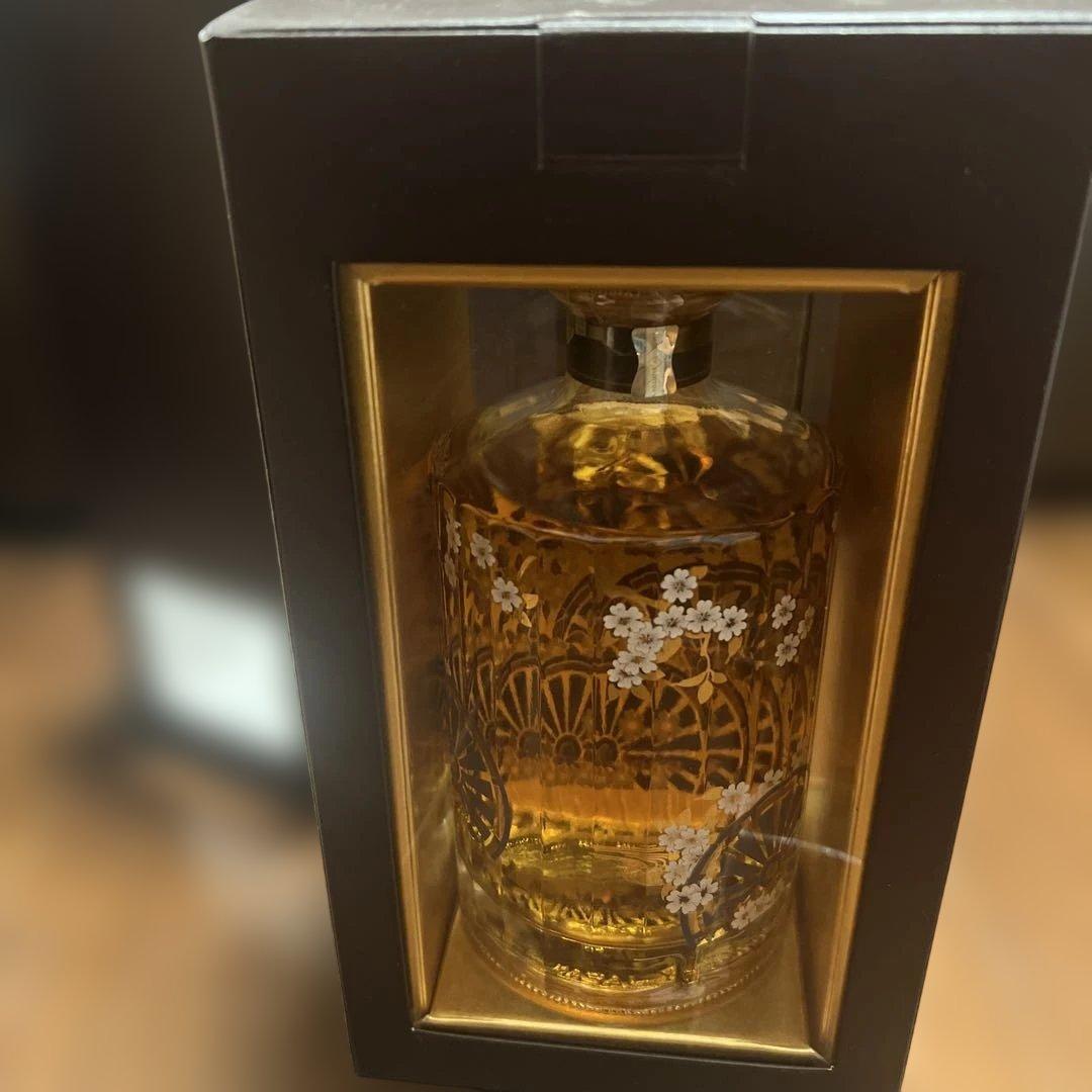 サントリー　響　マスターズセレクト　意匠ボトル