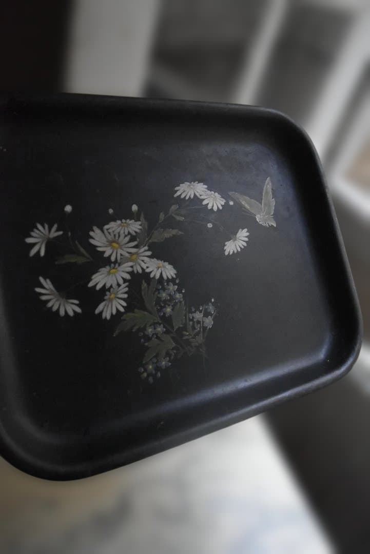 N3　フランス19世紀　マーガレットと蝶　パピエマシェの盆　アンティーク