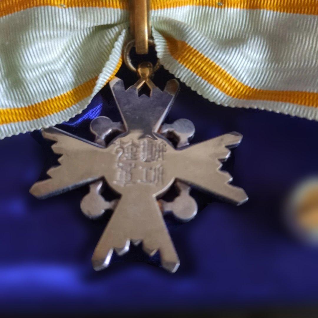 【最終価格】【美品・希少】勲五等瑞宝章 リボン婦人用 塗共箱・略綬付き