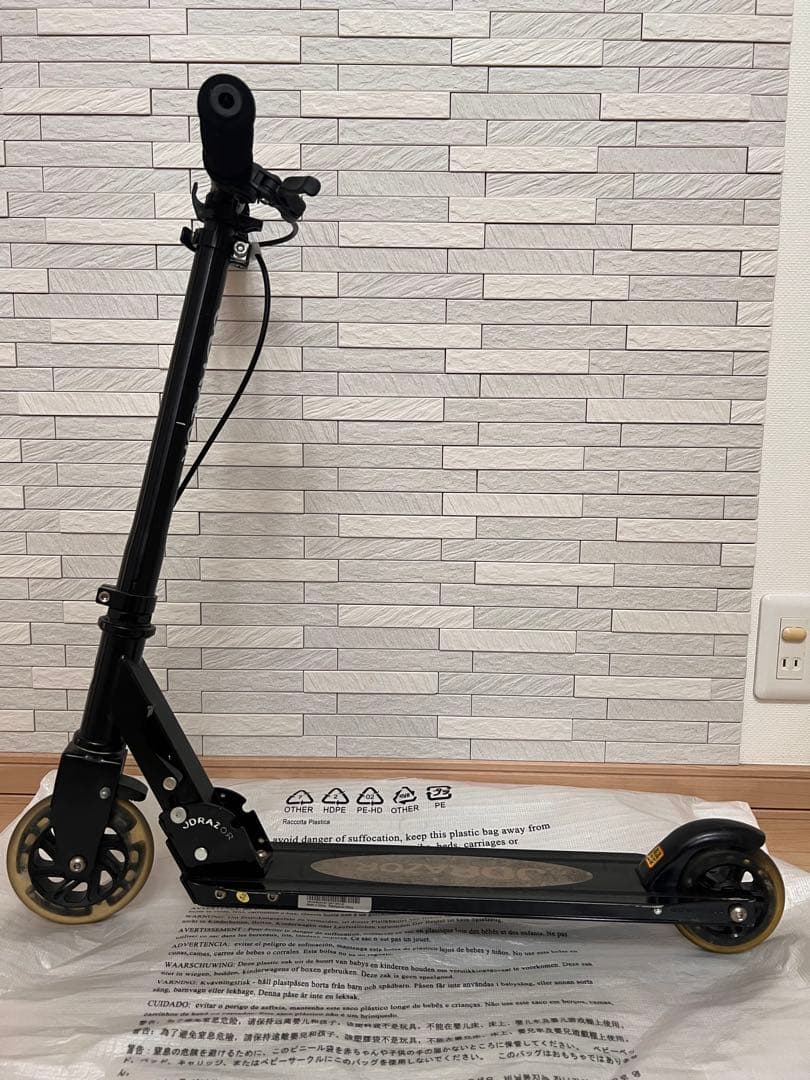 キックボード　ブレーキ付き　光るタイヤ