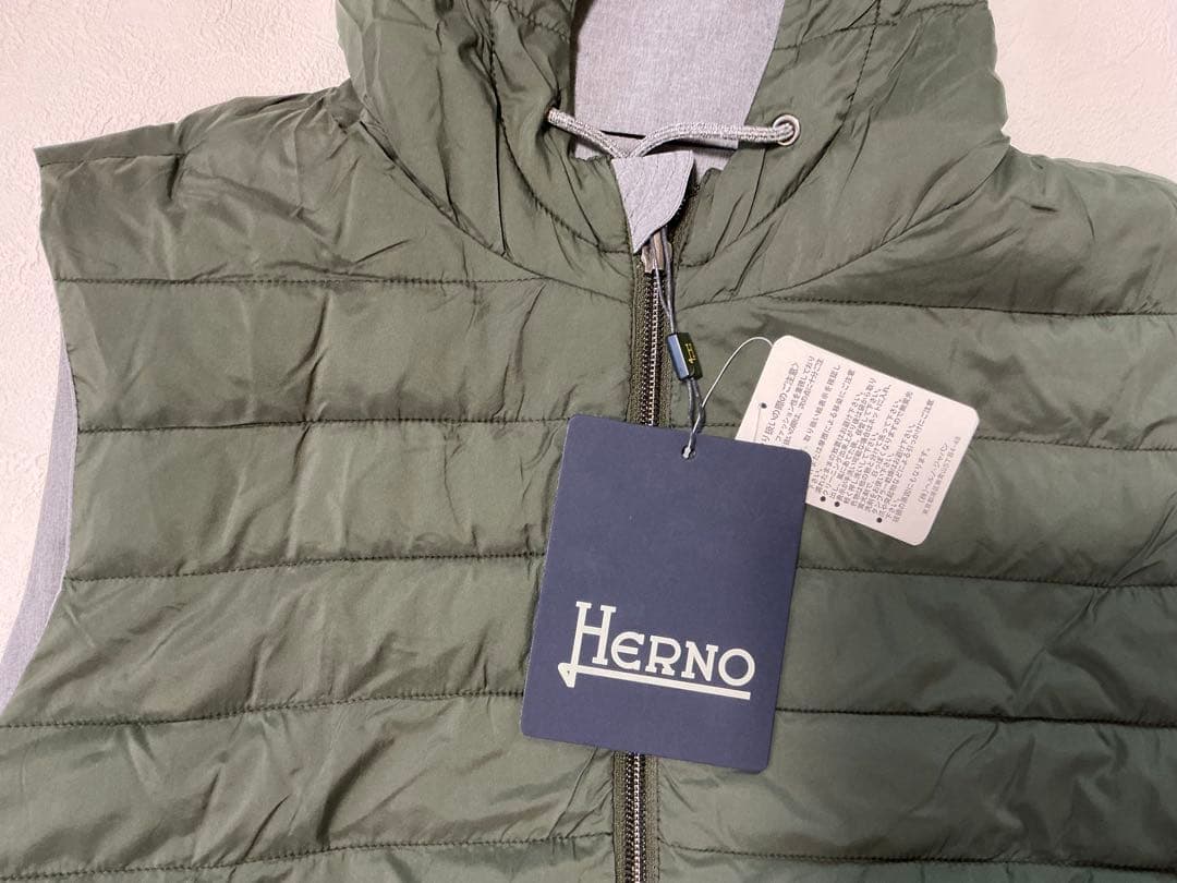 HERNOフード付きダウンベスト